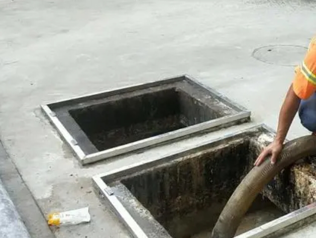 石渠化粪池清理